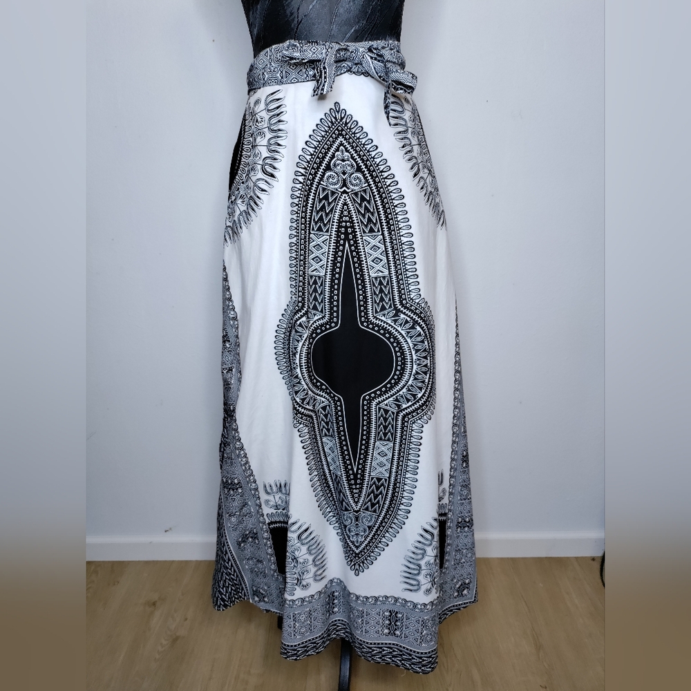 Elegant Black and White Maxi Skirt